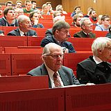 Menschen im Hörsaal 